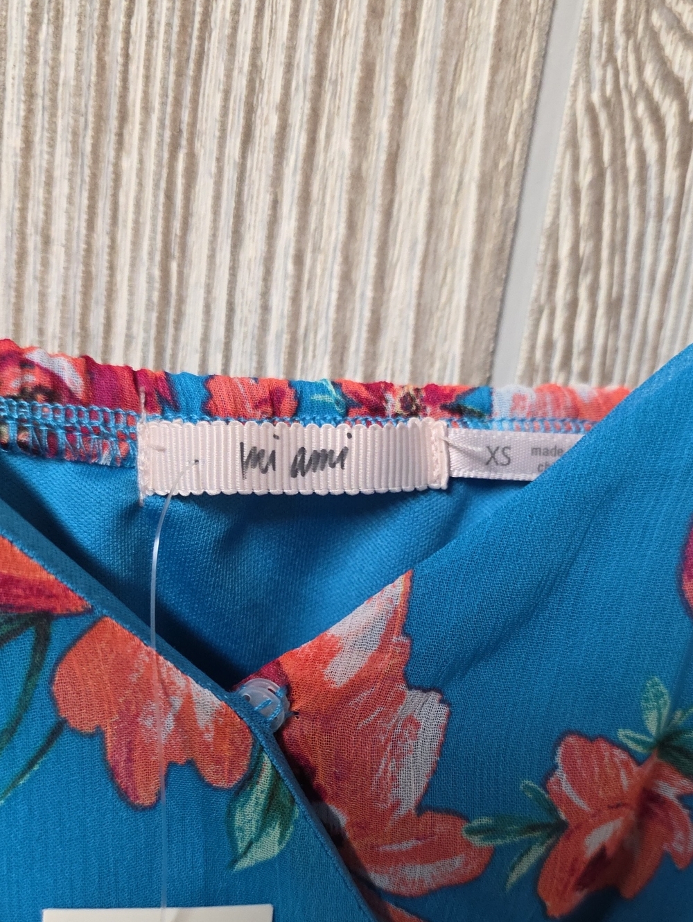 Francescas Mi Ami Faux Wrap Blue Floral Shorts Romper Womens Size XS NWT - Picture 4 of 13